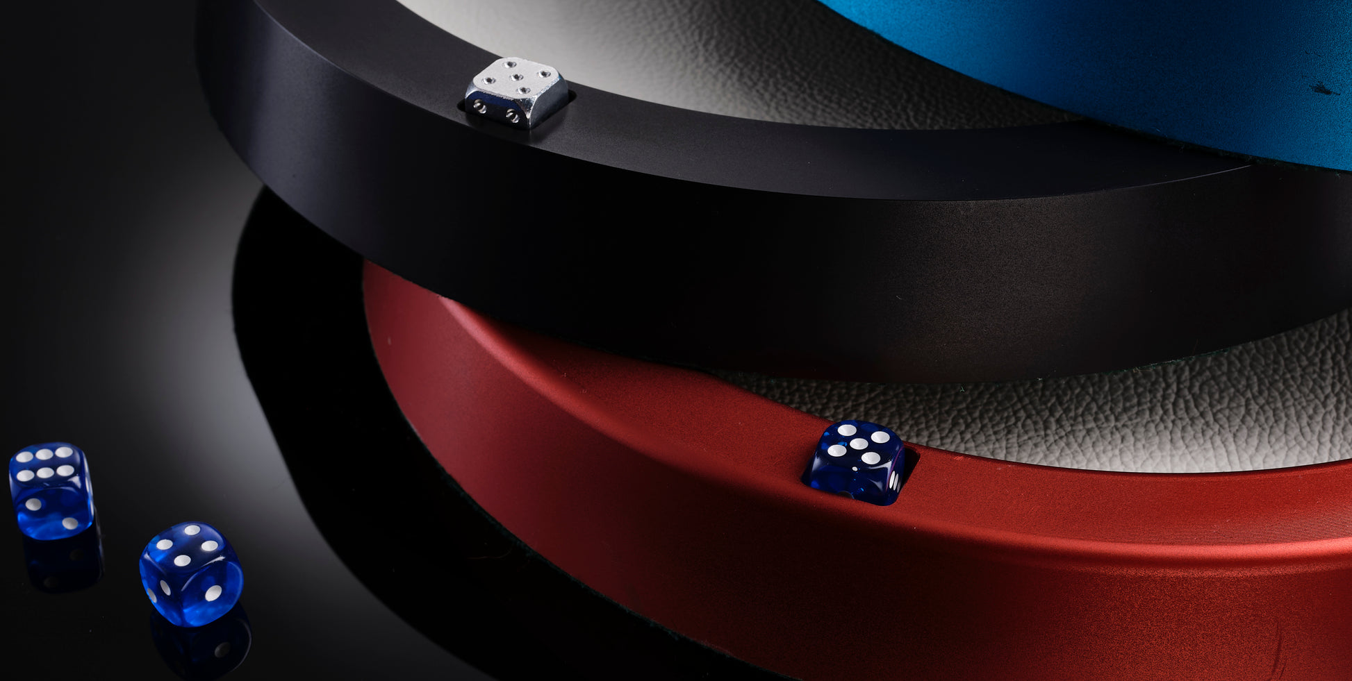 hochwertiges würfelbrett in edlem design