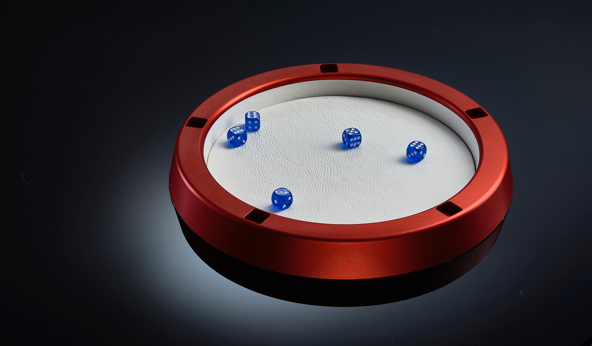 hochwertiges würfelbrett in edlem design