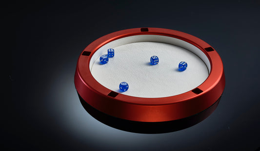 hochwertiges würfelbrett in edlem design